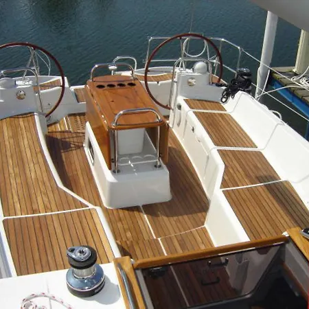 Overjoyed Boat & Breakfast *