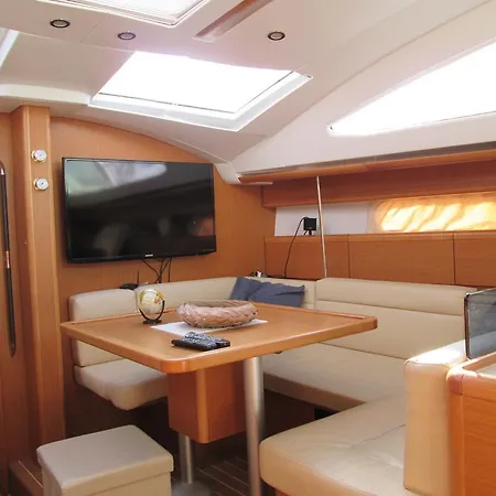 Overjoyed Boat & Breakfast ヴィッラシミーウス