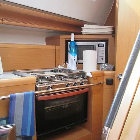Overjoyed Boat & Breakfast * ヴィッラシミーウス