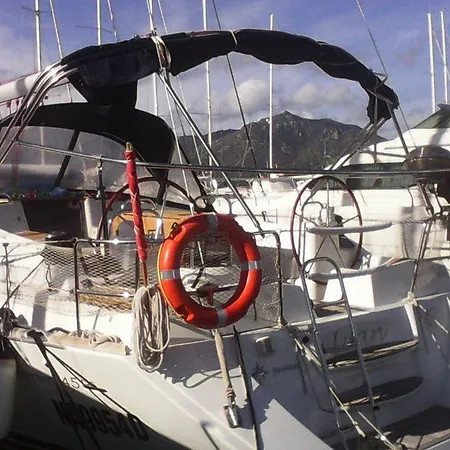 Overjoyed Boat & Breakfast *