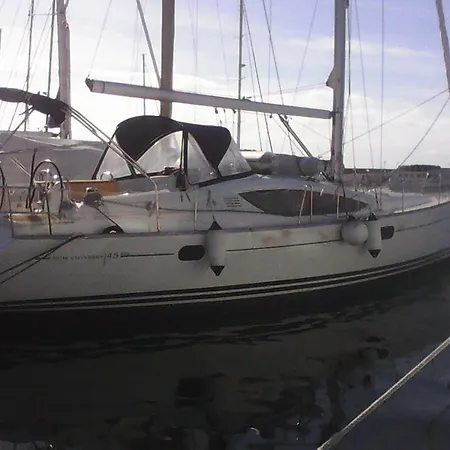 Overjoyed Boat & Breakfast بوتيل *